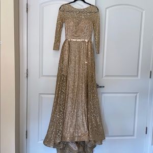 Gorgeous dress if u interested price is Negotiable